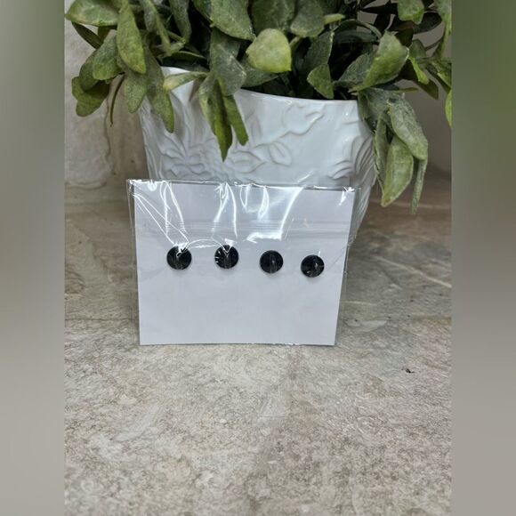 Mario and Friends Snowmen Holiday Pin Set GameStop Exclusive Christmas new - Picture 2 of 2